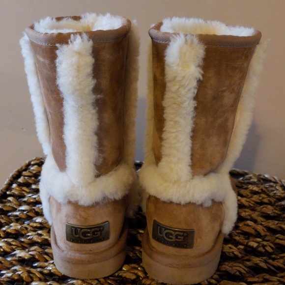 Women's Ugg Short Sundance - Picture 3 of 6